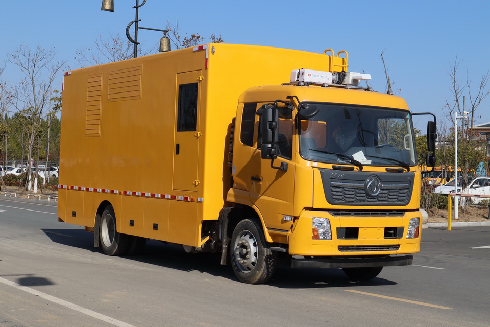 東風(fēng)天錦200KW移動電源車