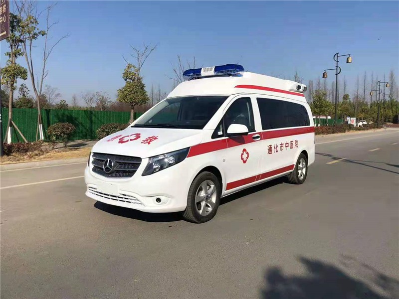 奔馳威霆監護型救護車 (3).jpg